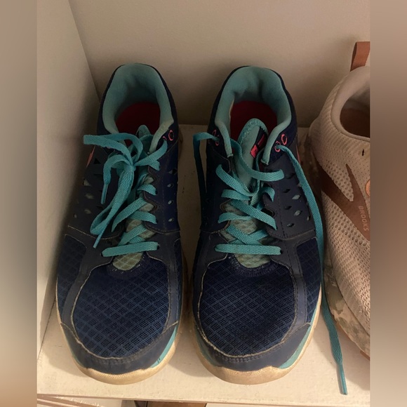 Nike womens running sneakers - Picture 2 of 4